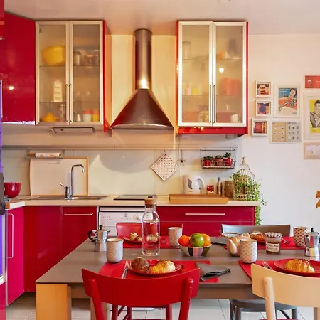 Vibrant Flat Overlooking St Martin Canal By Guestready